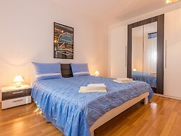 Comfortable Apartment With Terrace and Garden