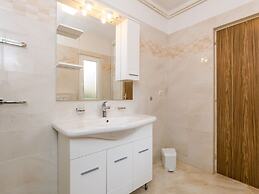 Comfortable Apartment With Terrace and Garden