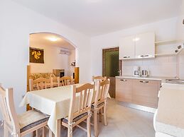 Comfortable Apartment With Terrace and Garden