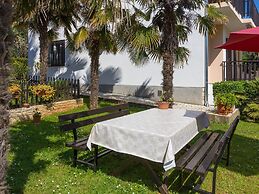 Comfortable Apartment With Terrace and Garden