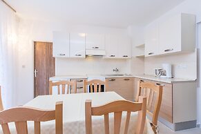 Comfortable Apartment With Terrace and Garden