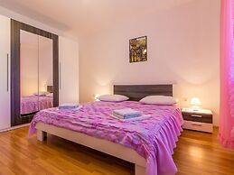 Comfortable Apartment With Terrace and Garden