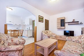 Comfortable Apartment With Terrace and Garden