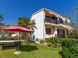 Comfortable Apartment With Terrace and Garden