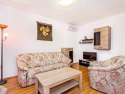 Comfortable Apartment With Terrace and Garden