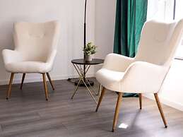 Apartment for 6 Modern Retreat