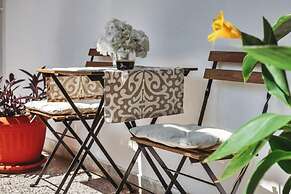 Modern Apartment With Terrace Near old Town