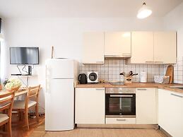 Modern Apartment With Terrace Near old Town
