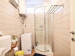 Modern Apartment With Terrace Near old Town