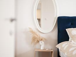 Modern Apartment With Terrace Near old Town