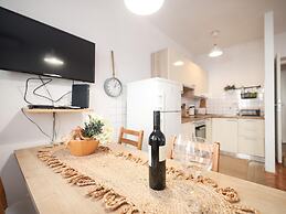Modern Apartment With Terrace Near old Town