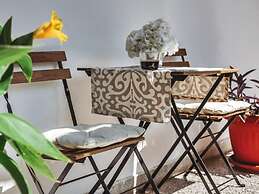 Modern Apartment With Terrace Near old Town