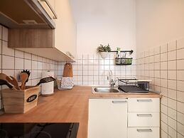 Modern Apartment With Terrace Near old Town