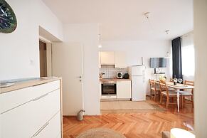 Modern Apartment With Terrace Near old Town