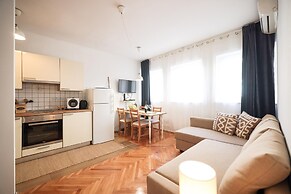 Modern Apartment With Terrace Near old Town