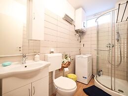 Modern Apartment With Terrace Near old Town