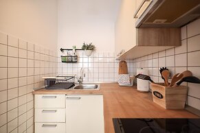 Modern Apartment With Terrace Near old Town