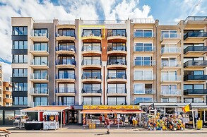 Apartment by Zeedijk With Sea View