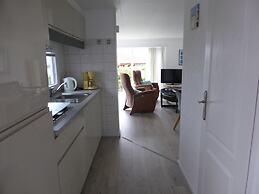 Lakeside Chalet Retreat in Green Setting