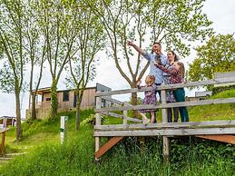 Atmospheric Chalet With Dishwasher