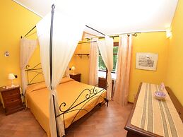 Scenic Holiday Home in Pescaglia With Swimming Pool