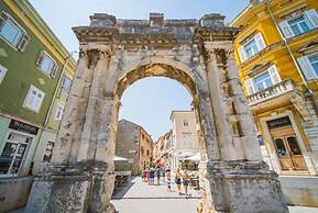 Adalene Comfortable Holiday Residence