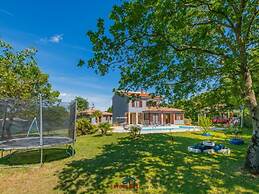 Adalene Comfortable Holiday Residence