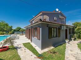 Adalene Comfortable Holiday Residence