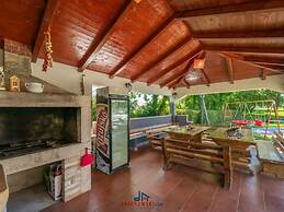 Adalene Comfortable Holiday Residence