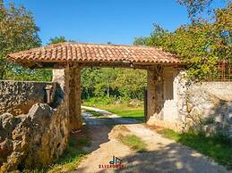 Adalene Comfortable Holiday Residence