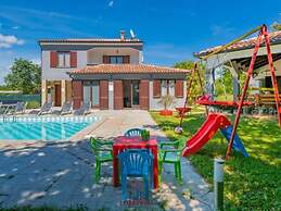 Adalene Comfortable Holiday Residence