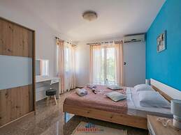 Adalene Comfortable Holiday Residence