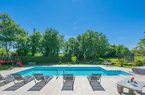 Adalene Comfortable Holiday Residence