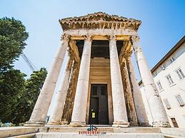 Adalene Comfortable Holiday Residence