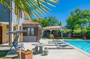 Adalene Comfortable Holiday Residence