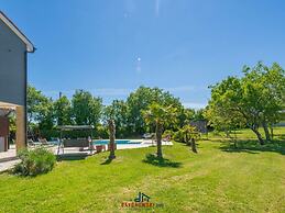 Adalene Comfortable Holiday Residence