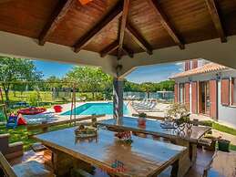 Adalene Comfortable Holiday Residence