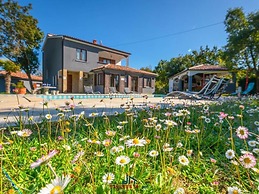 Adalene Comfortable Holiday Residence