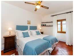 Villa Rinaldo Comfortable Holiday Residence