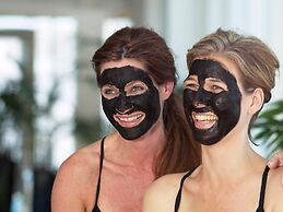 8 Person Holiday Home on a Holiday Park in Romo