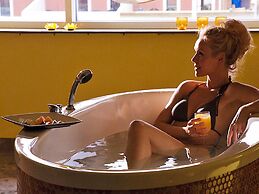 8 Person Holiday Home on a Holiday Park in Romo