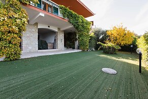 Villa in Torri With Pool & Mountain Views