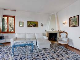 Spacious Villa in Torri del Benaco With Private Pool