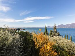 Spacious Villa in Torri del Benaco With Private Pool