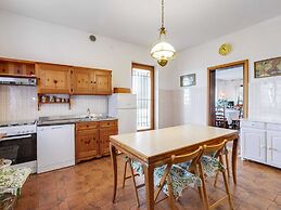 Spacious Villa in Torri del Benaco With Private Pool