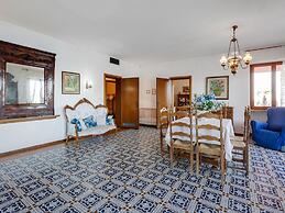 Spacious Villa in Torri del Benaco With Private Pool