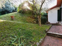 Spacious Villa in Torri del Benaco With Private Pool