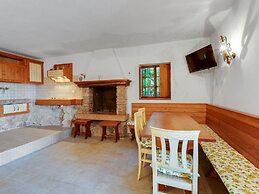 Spacious Villa in Torri del Benaco With Private Pool