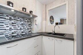 Central Stay w/ Full Kitchen