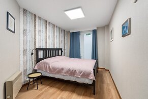 Central Stay w/ Full Kitchen
